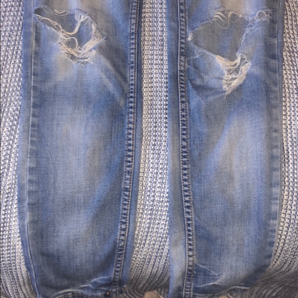 Distressed jeans - Picture 2 of 3